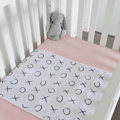 Cot Pad – Hugs and Kisses